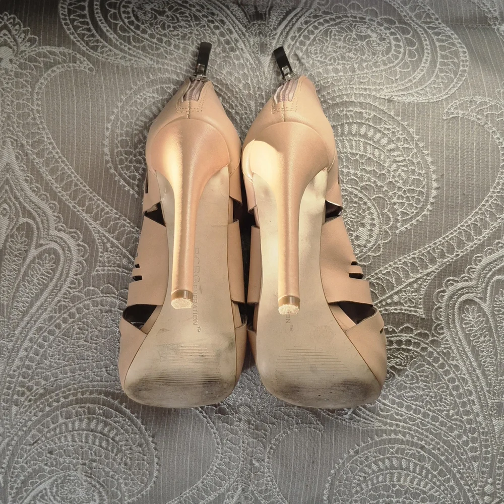 BCBGeneration Tan Cutout 5-Inch Heels Size 6